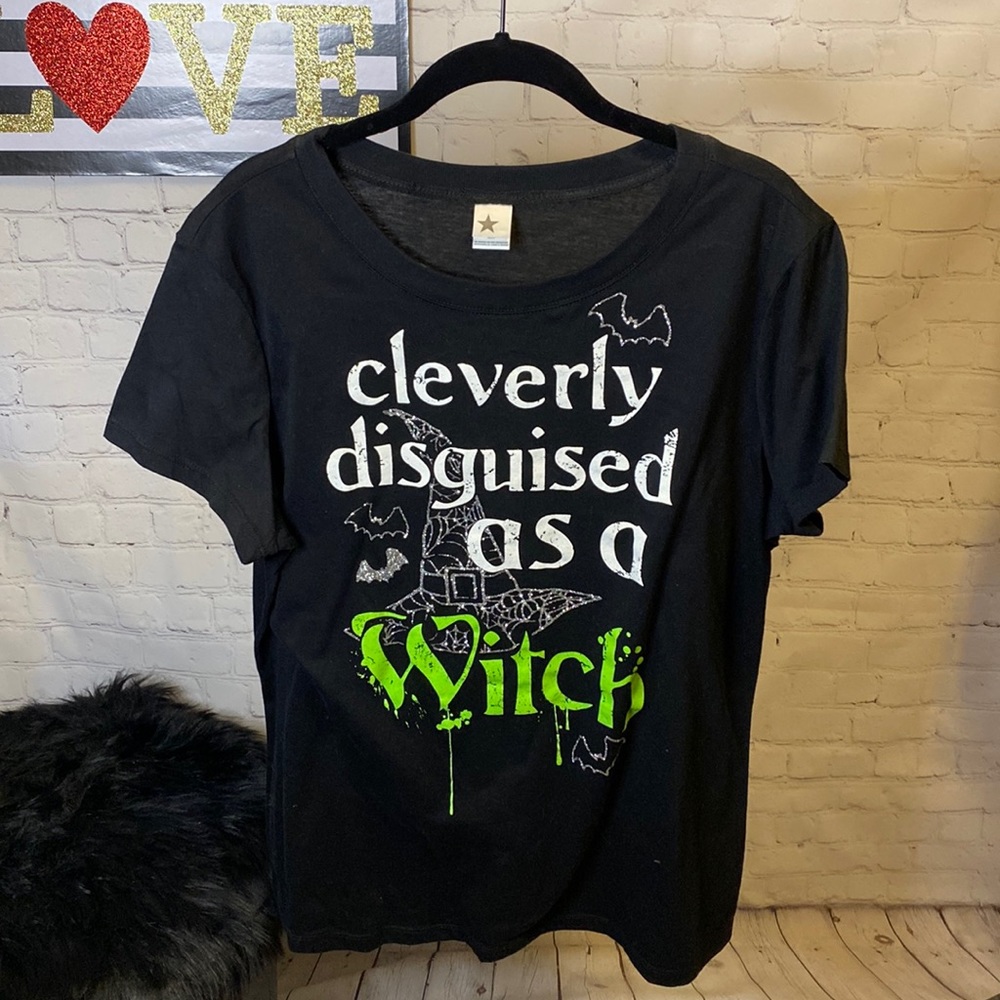 Halloween costume for mom. Black T-shirt with glitter